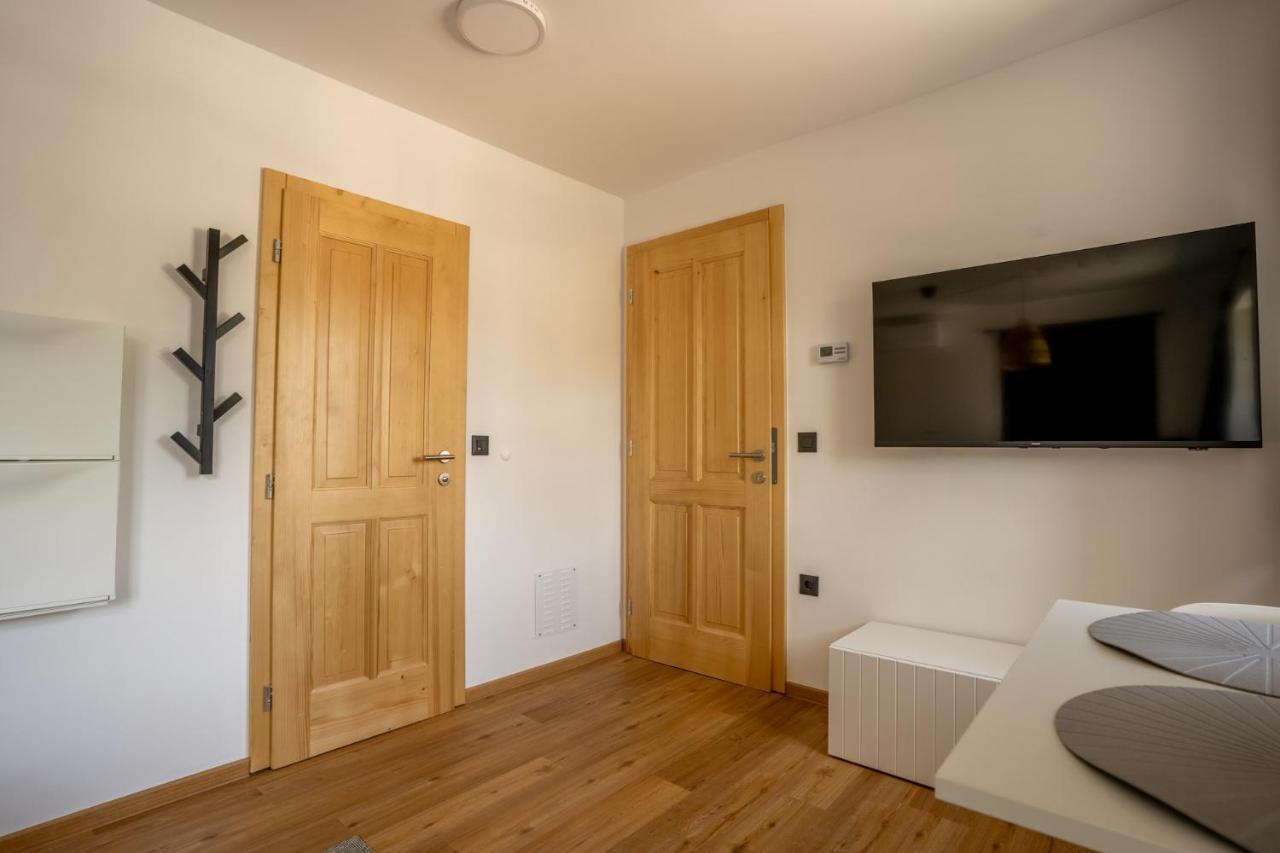 Corner House Apartments Near Lake Bled Радовлица Екстериор снимка