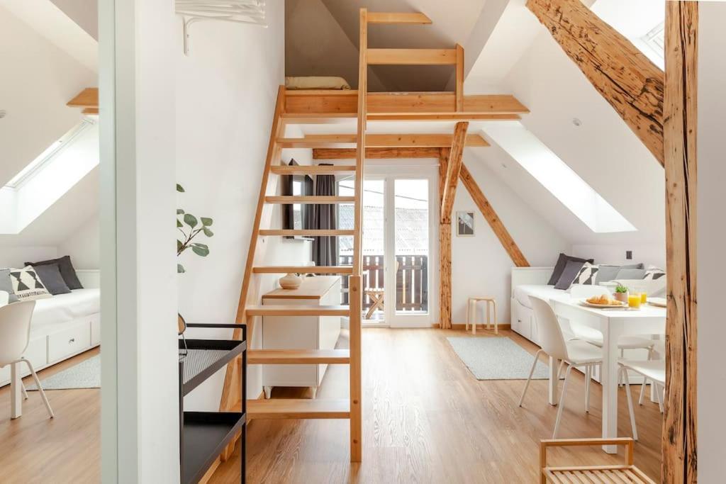 Corner House Apartments Near Lake Bled Радовлица Екстериор снимка