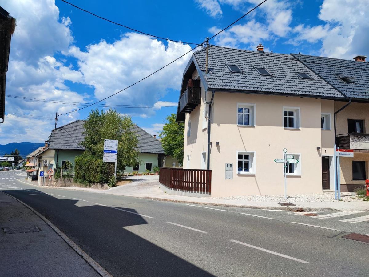 Corner House Apartments Near Lake Bled Радовлица Екстериор снимка