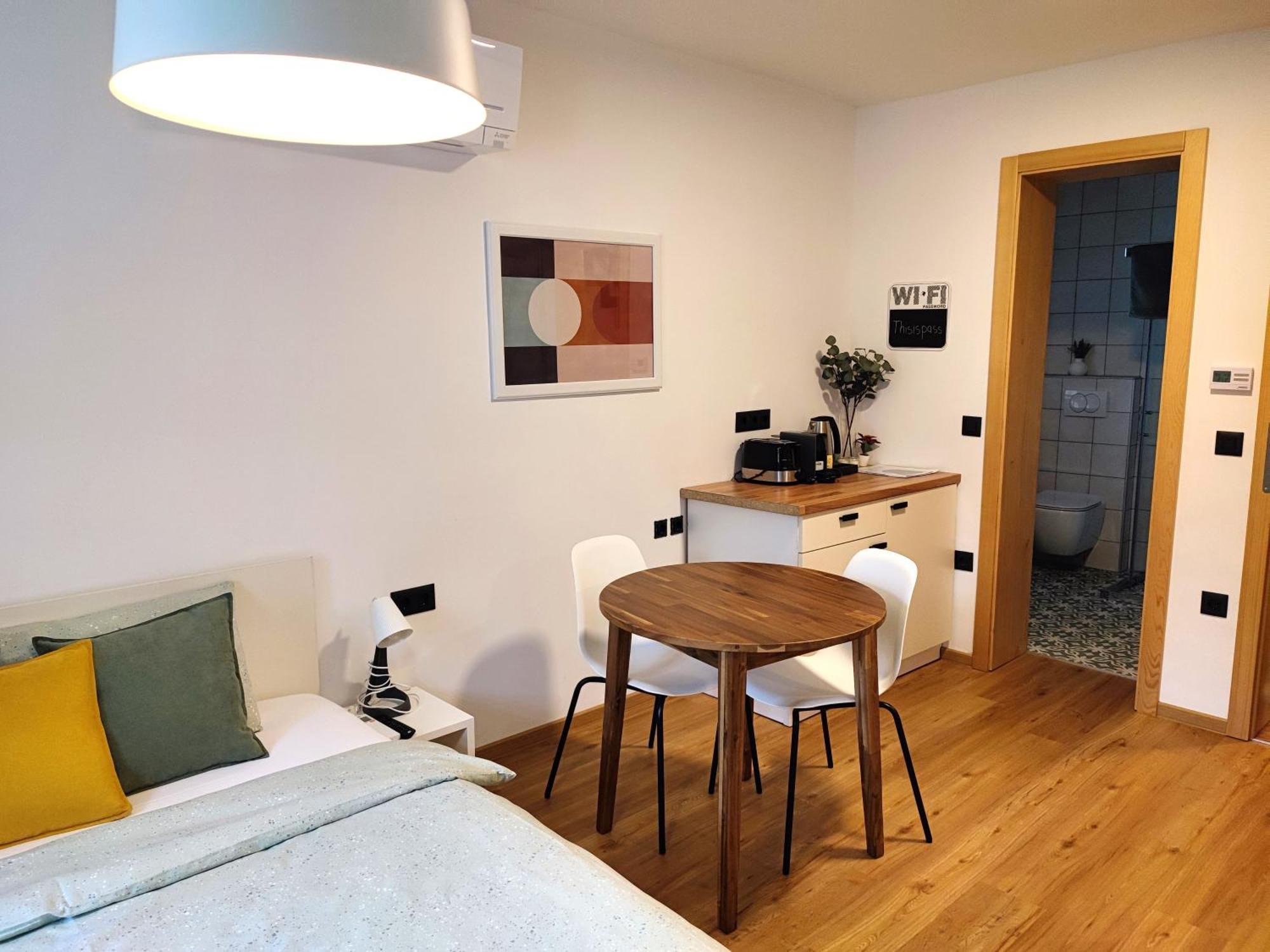 Corner House Apartments Near Lake Bled Радовлица Екстериор снимка