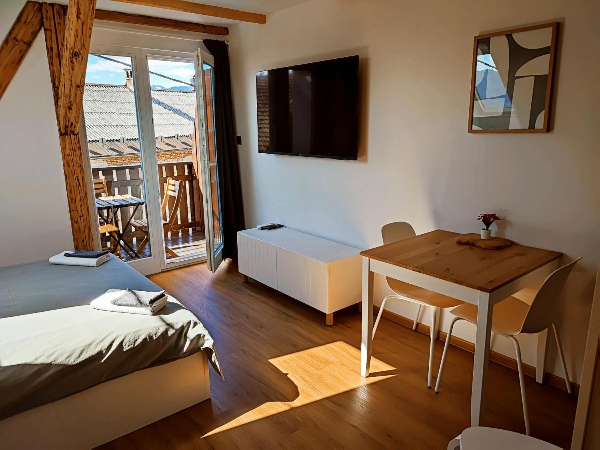 Corner House Apartments Near Lake Bled Радовлица Екстериор снимка